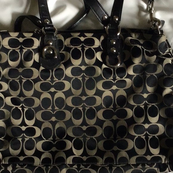 Coach shoulder bag. - Picture 3 of 5